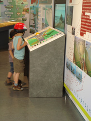 Hauteur de la maquette pour une lecture par les enfants